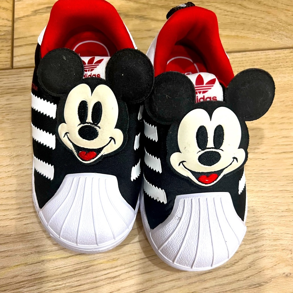 Adidas Mickey Mouse Disney toddler sneakers. Size 7